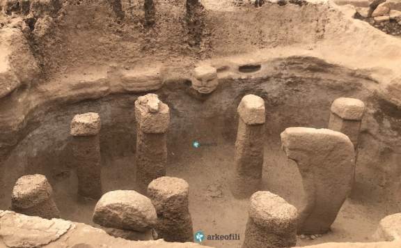 Karahantepe’de Göbeklitepe İle Çağdaş Özel Yapılar Bulundu