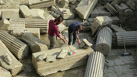 Aydın'daki Kazılarda 2 Bin 250 Yıllık Zeus Tapınağı Ortaya Çıkarıldı