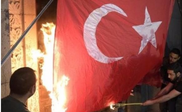 Erivan’da Türk Bayrağı Yaktılar