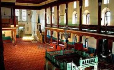 7'lerin Camiisi, Arap Camii'nde  Neler Oluyor?