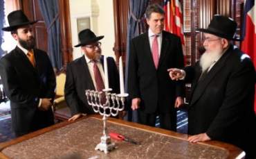 Yahudiler Perry'i  Destekliyorlar