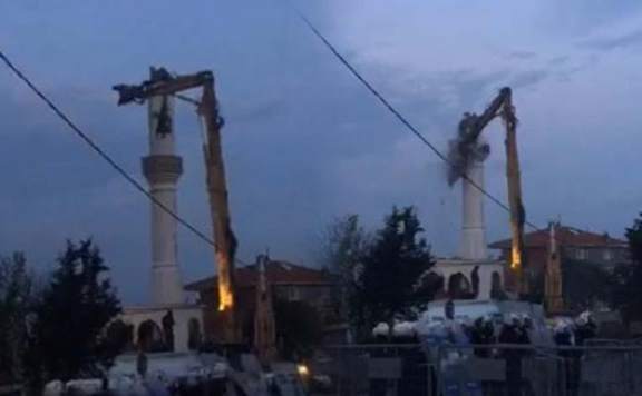 Üsküdar'daki Esentepe Cami yıkıldı