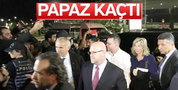 Papaz Kaçtı