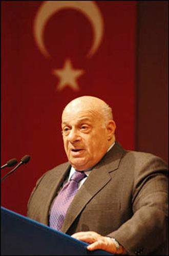 Rauf Denktaş Vefat Etti