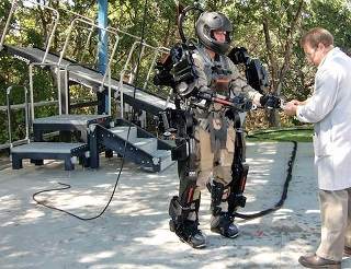 Giyen Kişiyi 20 Kat Daha Güçlü Hale Getiren Dış İskelet Robotu