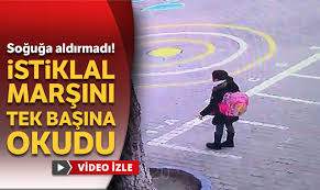 İstiklal Marşını Tek Başına Okudu